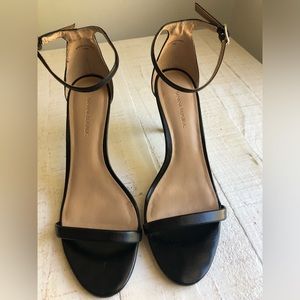 7.5 Banana Republic black leather heel sandals